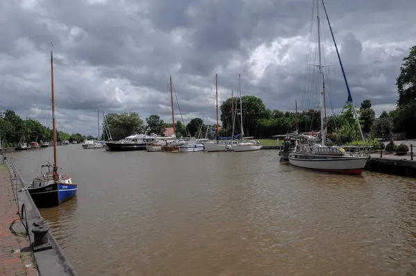 Weener ve nehir Alman Ostfriesland 'da.