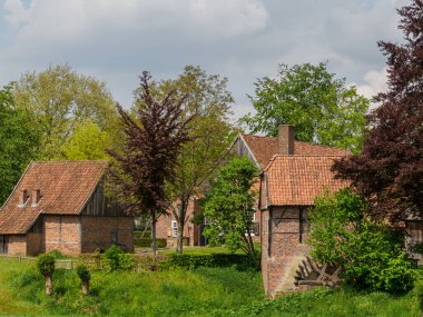 Almanya 'da Berkel nehrindeki eski evler