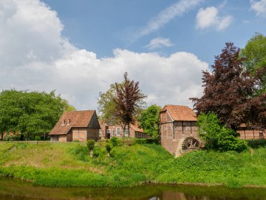 Almanya 'da Berkel nehrindeki eski evler