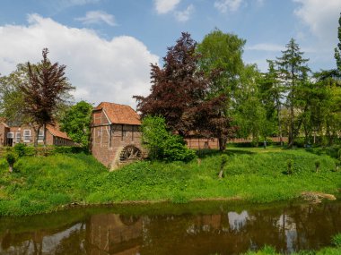 Almanya 'da Berkel nehrindeki eski evler