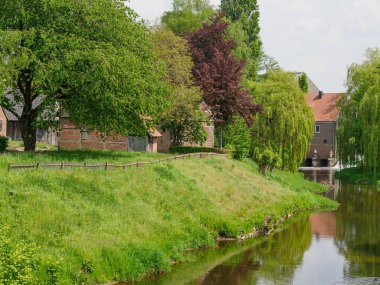 Almanya 'da Berkel nehrindeki eski evler