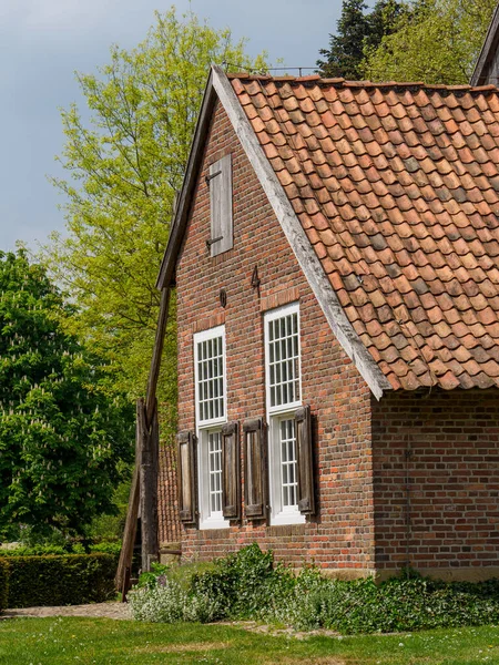 Almanya 'da Berkel nehrindeki eski evler