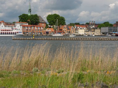 Kappeln şehri ve Almanya 'daki Schlei nehri.