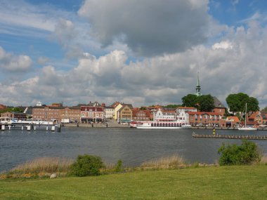 Kappeln şehri ve Almanya 'daki Schlei nehri.