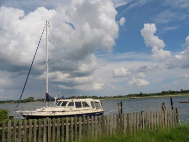 Kappeln şehri ve Almanya 'daki Schlei nehri.