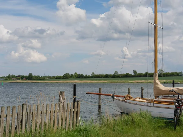 Kappeln şehri ve Almanya 'daki Schlei nehri.