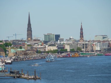 Hamburg şehri ve Elbe nehri Almanya 'da.