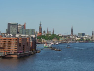 Hamburg şehri ve Elbe nehri Almanya 'da.