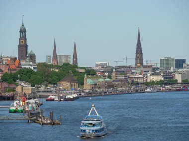 Hamburg şehri ve Elbe nehri Almanya 'da.