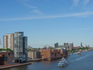 Hamburg şehri ve Elbe nehri Almanya 'da.