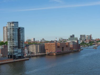 Hamburg şehri ve Elbe nehri Almanya 'da.