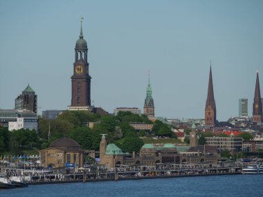 Hamburg şehri ve Elbe nehri Almanya 'da.