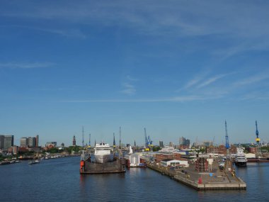 Hamburg şehri ve Elbe nehri Almanya 'da.