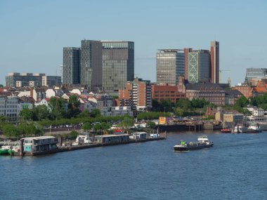 Hamburg şehri ve Elbe nehri Almanya 'da.