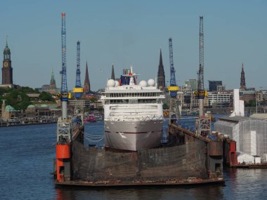 Hamburg şehri ve Elbe nehri Almanya 'da.