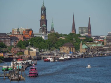 Hamburg şehri ve Elbe nehri Almanya 'da.