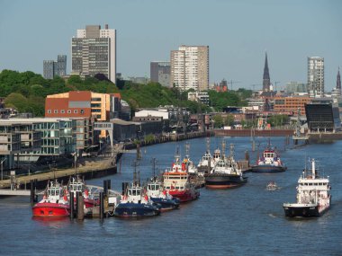 Hamburg şehri ve Elbe nehri Almanya 'da.