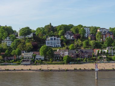 Hamburg şehri ve Elbe nehri Almanya 'da.