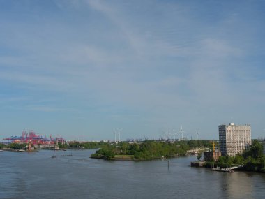 Hamburg şehri ve Elbe nehri Almanya 'da.
