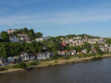 Hamburg şehri ve Elbe nehri Almanya 'da.