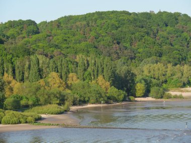 Hamburg şehri ve Elbe nehri Almanya 'da.