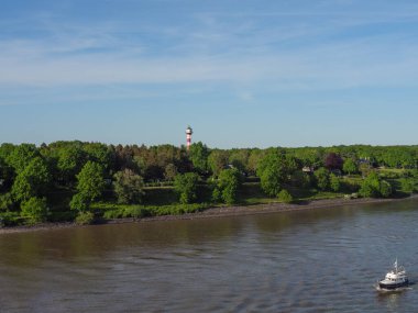 Hamburg şehri ve Elbe nehri Almanya 'da.