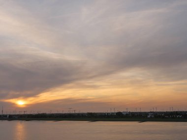 Hamburg şehri ve Elbe nehri Almanya 'da.
