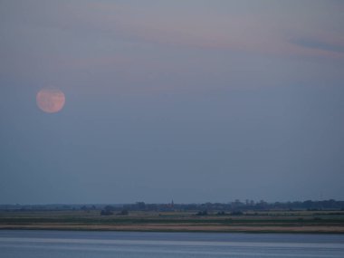 Hamburg şehri ve Elbe nehri Almanya 'da.