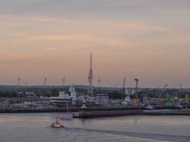 Hamburg şehri ve Elbe nehri Almanya 'da.