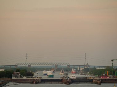 Hamburg şehri ve Elbe nehri Almanya 'da.