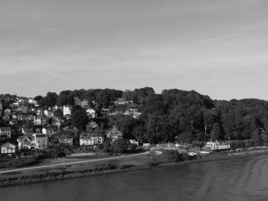 Hamburg şehri ve Elbe nehri Almanya 'da.