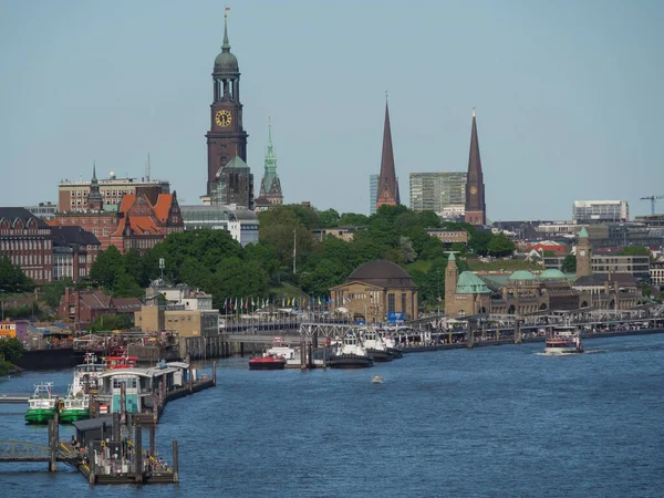 Hamburg şehri ve Elbe nehri Almanya 'da.