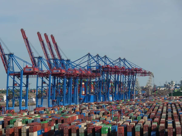 Hamburg şehri ve Elbe nehri Almanya 'da.