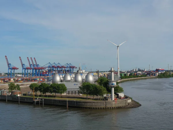 Hamburg şehri ve Elbe nehri Almanya 'da.