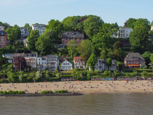 Hamburg şehri ve Elbe nehri Almanya 'da.
