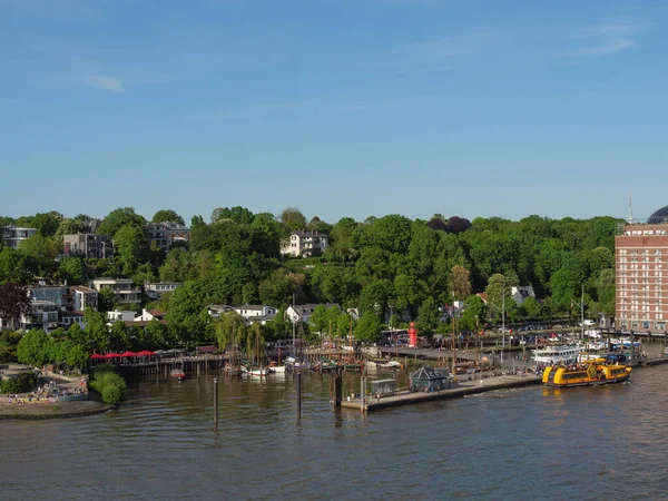 Город Гамбург Река Эльба Германии — стоковое фото