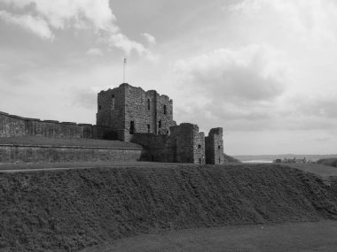 Newcastle şehriyle Kuzey İngiltere kıyısında.
