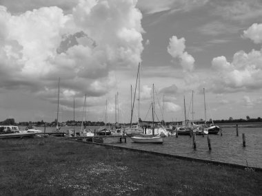 Almanya 'nın Schlei nehrindeki küçük Arnis şehri.