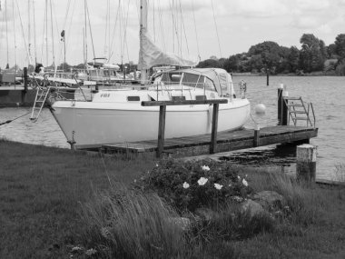 Almanya 'nın Schlei nehrindeki küçük Arnis şehri.