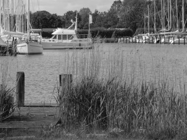 Almanya 'nın Schlei nehrindeki küçük Arnis şehri.