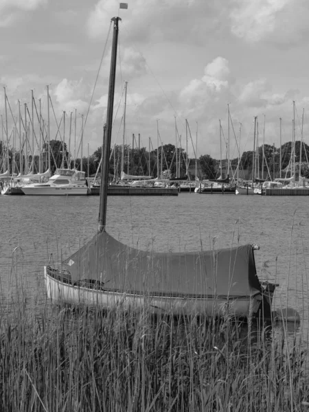 Małe Miasto Arnis Nad Rzeką Schlei Niemczech — Zdjęcie stockowe