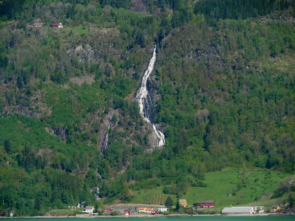 Pequena Aldeia Eidfjord Fiorde Hardangerfjord — Fotografia de Stock