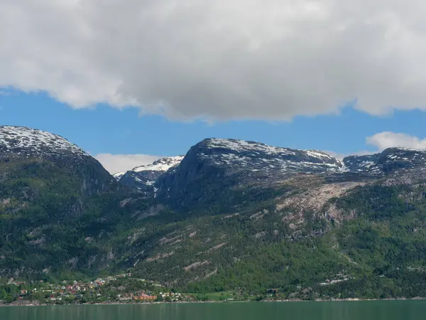 Μικρό Χωριό Eidfjord Στο Νορβηγικό Hardangerfjord — Φωτογραφία Αρχείου