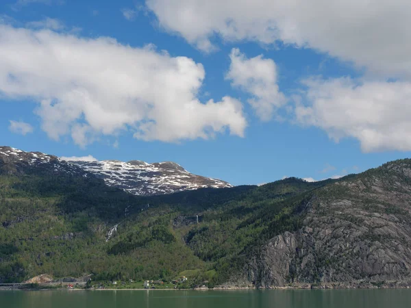 Malá Vesnice Eidfjord Norském Hardangerfjordu — Stock fotografie