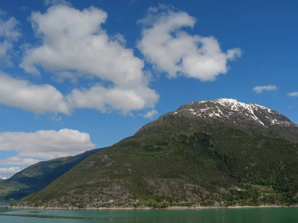 Pequena Aldeia Eidfjord Fiorde Hardangerfjord — Fotografia de Stock