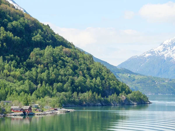 Pequena Aldeia Eidfjord Fiorde Hardangerfjord — Fotografia de Stock