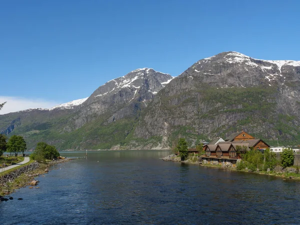 Malá Vesnice Eidfjord Norském Hardangerfjordu — Stock fotografie