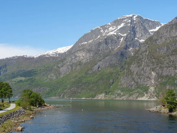 Pequena Aldeia Eidfjord Fiorde Hardangerfjord — Fotografia de Stock