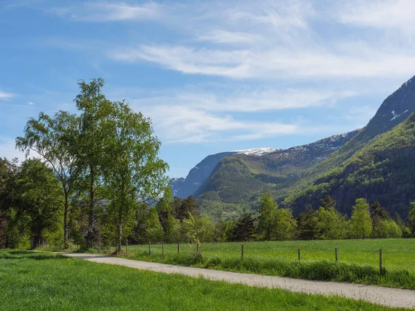 Das Kleine Dorf Eidfjord Norwegischen Hardangerfjord — Stockfoto