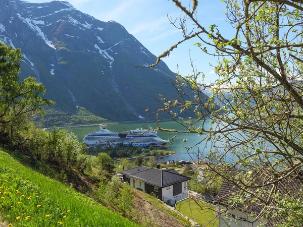 Small Village Eidfjord Norwegian Hardangerfjord — Stock Photo, Image